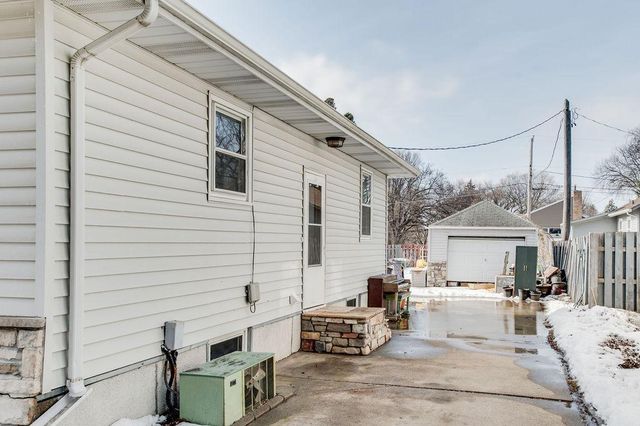 1105 11th Street S, Moorhead, MN 56560