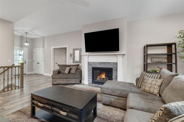 3320 Acorn Grove Court, Groveland Township, MI 48462