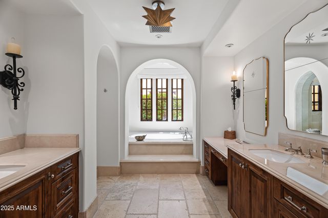 4949 E LINCOLN Drive 16, Paradise Valley, AZ 85253