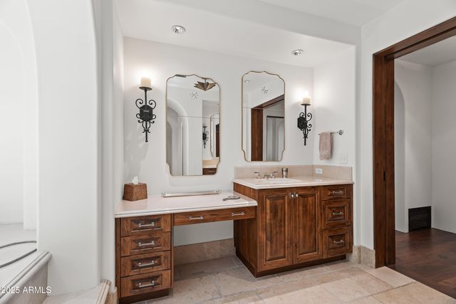 4949 E LINCOLN Drive 16, Paradise Valley, AZ 85253