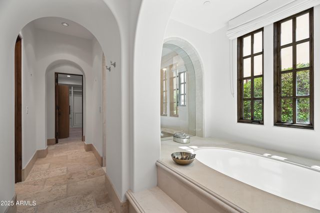 4949 E LINCOLN Drive 16, Paradise Valley, AZ 85253