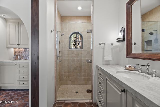 4949 E LINCOLN Drive 16, Paradise Valley, AZ 85253