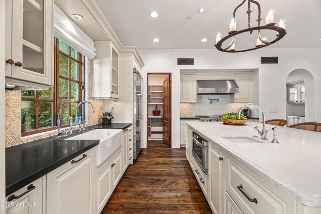 4949 E LINCOLN Drive 16, Paradise Valley, AZ 85253