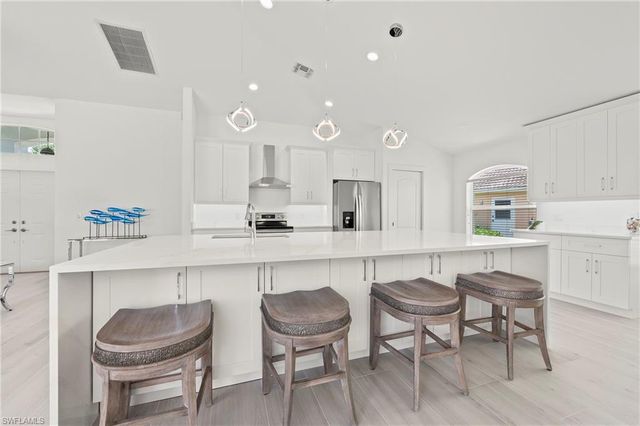 2050 Terrazzo LN, Naples, FL 34104
