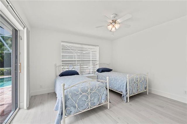 2050 Terrazzo LN, Naples, FL 34104