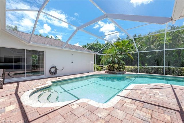 2050 Terrazzo LN, Naples, FL 34104