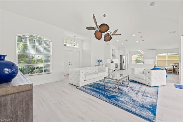 2050 Terrazzo LN, Naples, FL 34104