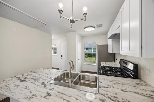 6106 Settlers Lake Circle E, Katy, TX 77449