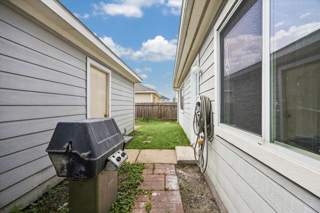 6106 Settlers Lake Circle E, Katy, TX 77449