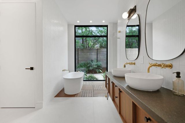 2407 W 10th ST, Austin, TX 78703