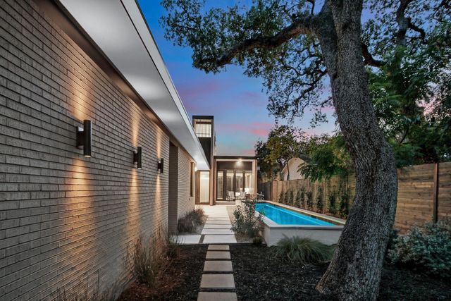 2407 W 10th ST, Austin, TX 78703