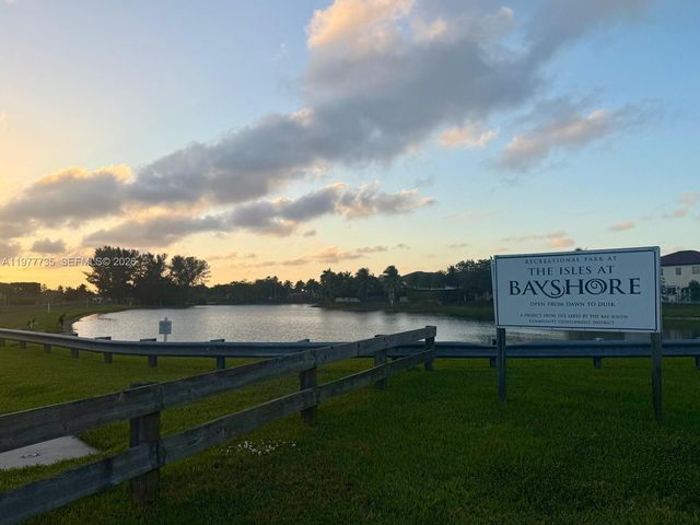 9207 SW 227th St 3, Cutler Bay, FL 33190