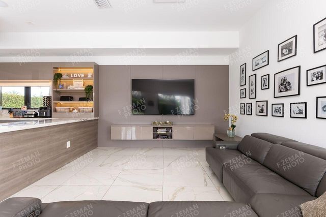 16550 Sunset Way, Weston, FL 33326