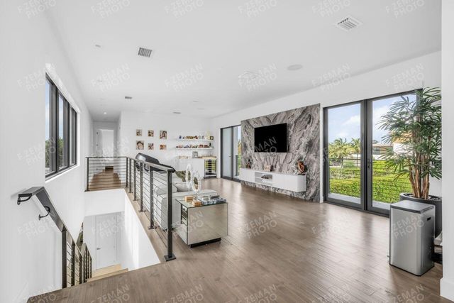 16550 Sunset Way, Weston, FL 33326