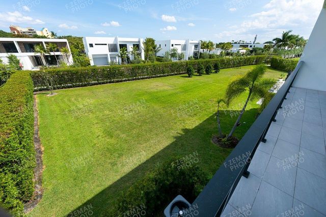 16550 Sunset Way, Weston, FL 33326