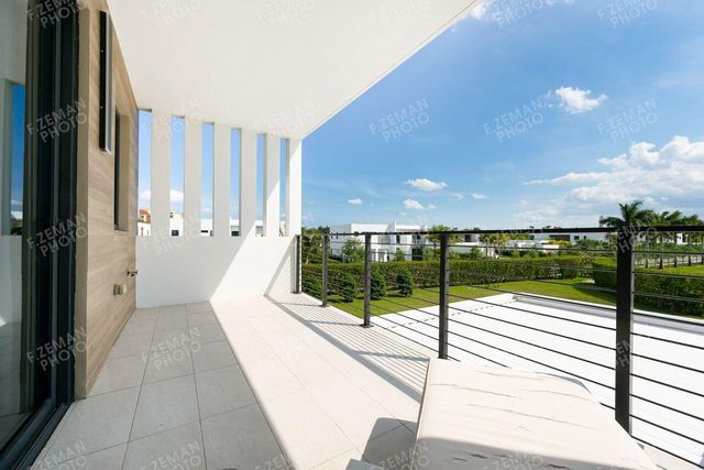 16550 Sunset Way, Weston, FL 33326