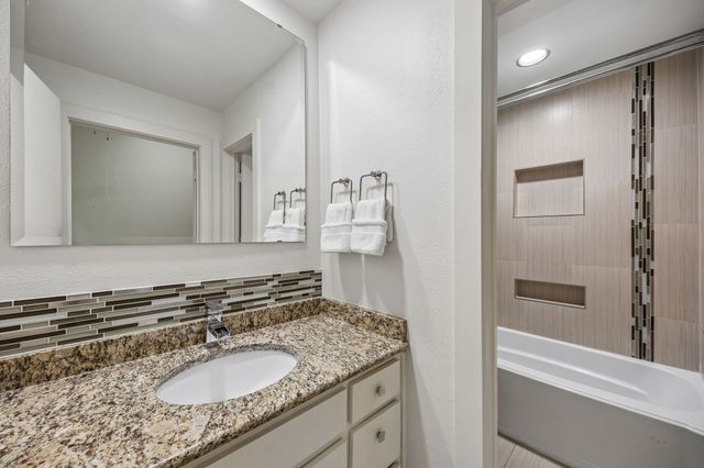 4242 Travis Street 111, Dallas, TX 75205