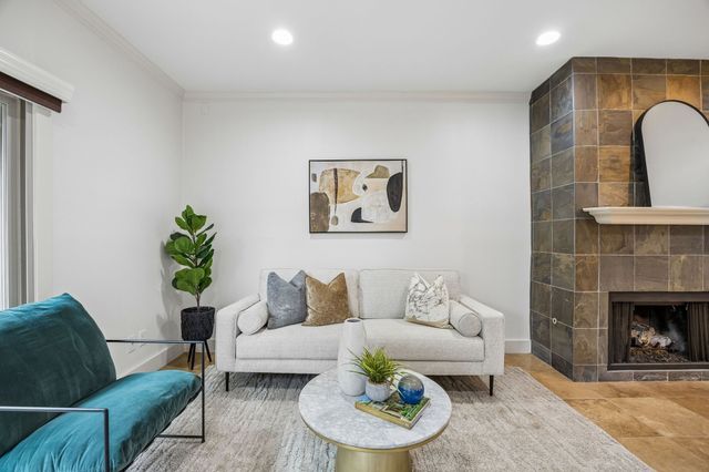 4242 Travis Street 111, Dallas, TX 75205