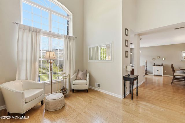 140 Melanie Way 1910, Manahawkin, NJ 08050