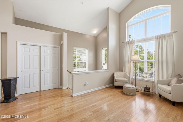 140 Melanie Way 1910, Manahawkin, NJ 08050