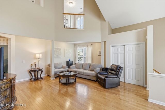 140 Melanie Way 1910, Manahawkin, NJ 08050