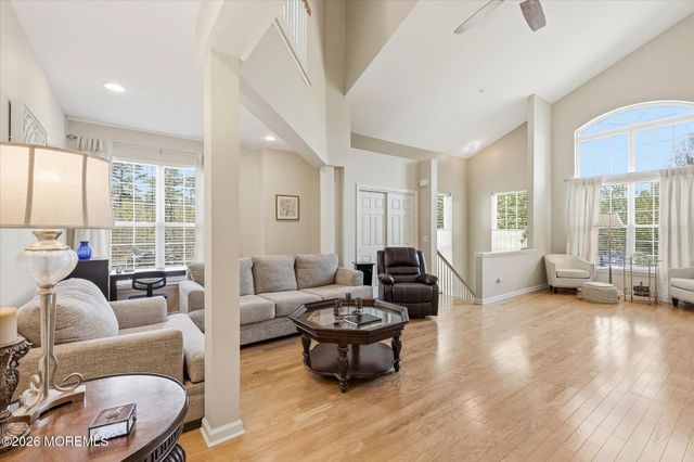 140 Melanie Way 1910, Manahawkin, NJ 08050