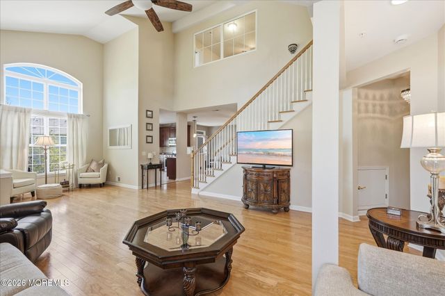 140 Melanie Way 1910, Manahawkin, NJ 08050