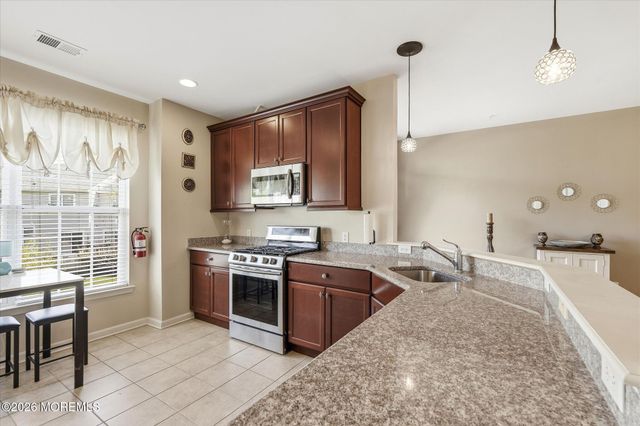 140 Melanie Way 1910, Manahawkin, NJ 08050