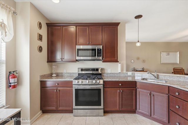 140 Melanie Way 1910, Manahawkin, NJ 08050