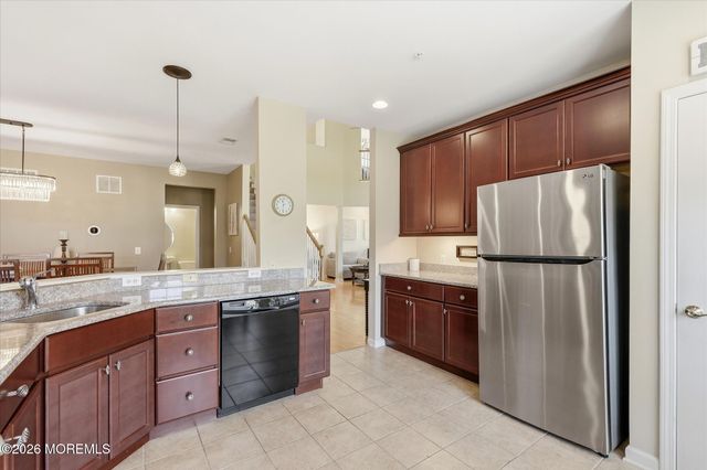 140 Melanie Way 1910, Manahawkin, NJ 08050