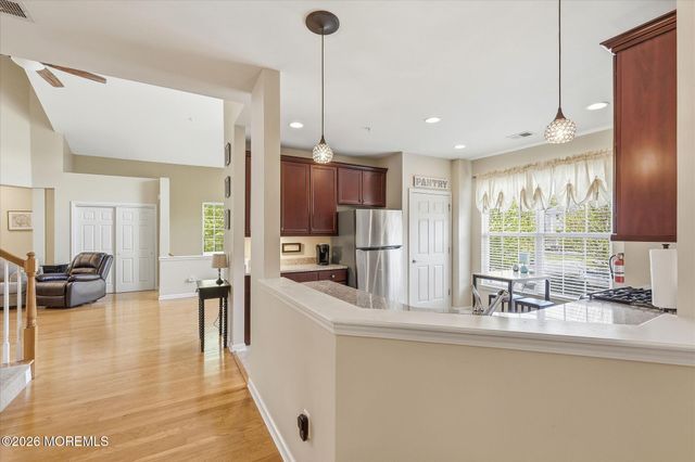 140 Melanie Way 1910, Manahawkin, NJ 08050
