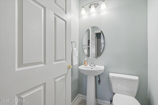 140 Melanie Way 1910, Manahawkin, NJ 08050