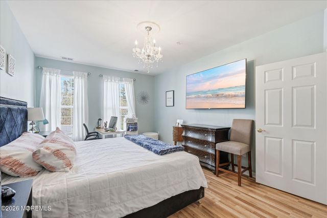 140 Melanie Way 1910, Manahawkin, NJ 08050