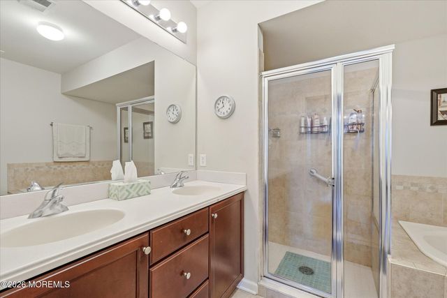 140 Melanie Way 1910, Manahawkin, NJ 08050