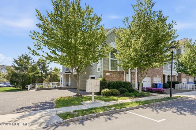 140 Melanie Way 1910, Manahawkin, NJ 08050