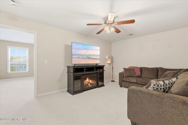 140 Melanie Way 1910, Manahawkin, NJ 08050