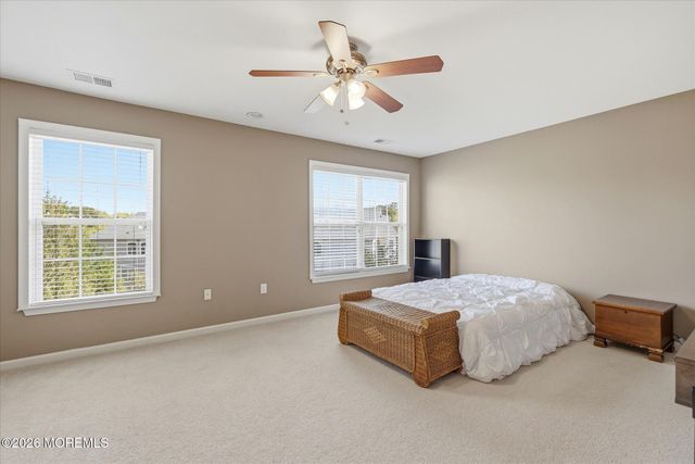 140 Melanie Way 1910, Manahawkin, NJ 08050