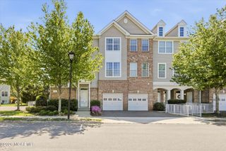 140 Melanie Way 1910, Manahawkin, NJ 08050