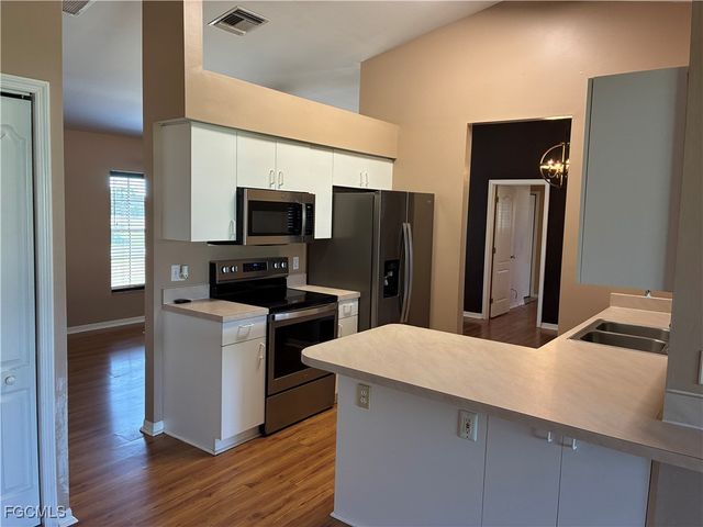 1307 SW 36th TER, Cape Coral, FL 33914