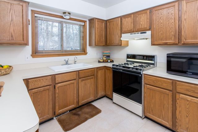 8984 S Christine Drive, Brighton, MI 48114