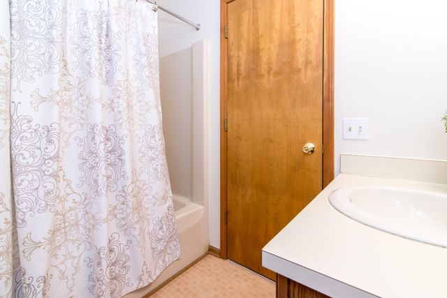 8984 S Christine Drive, Brighton, MI 48114