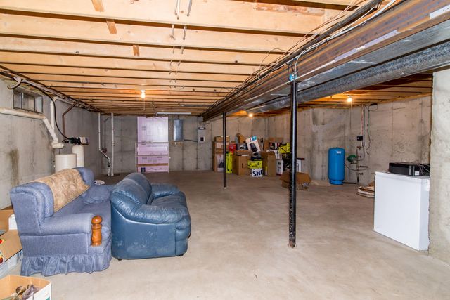 8984 S Christine Drive, Brighton, MI 48114