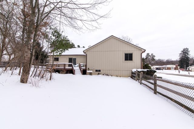 8984 S Christine Drive, Brighton, MI 48114