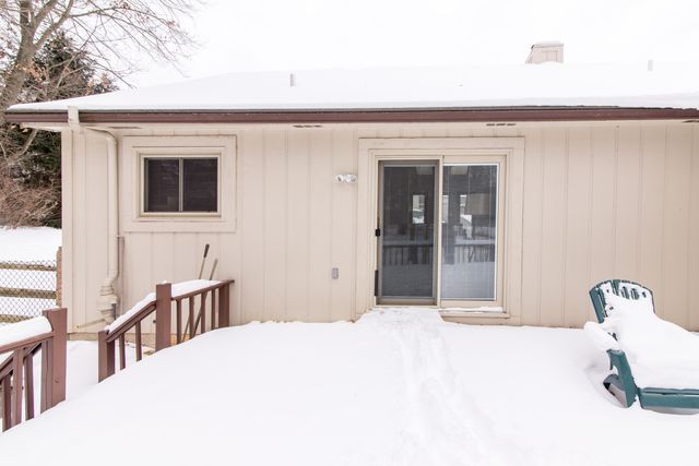 8984 S Christine Drive, Brighton, MI 48114