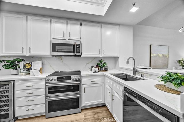 230 Lille 102, Newport Beach, CA 92663