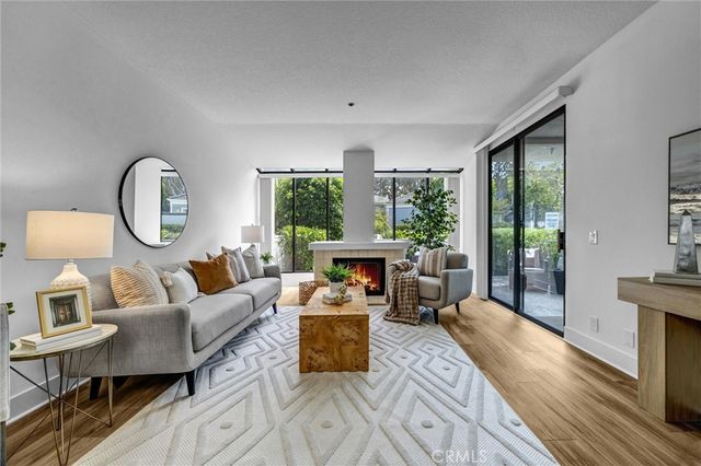 230 Lille 102, Newport Beach, CA 92663