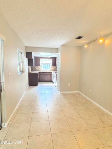 228 Colomba Road, Debary, FL 32713