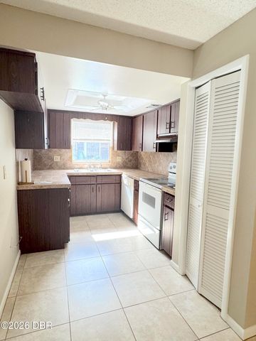 228 Colomba Road, Debary, FL 32713