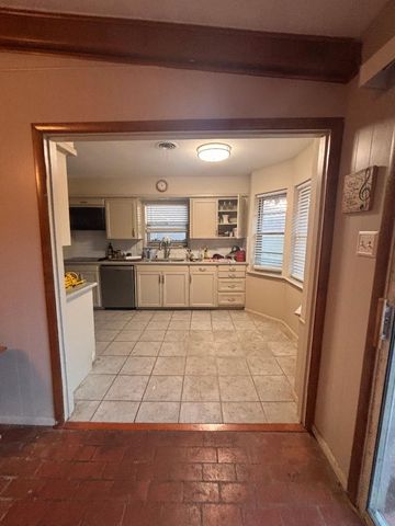 922 British Boulevard, Grand Prairie, TX 75050