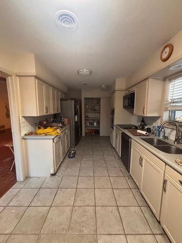 922 British Boulevard, Grand Prairie, TX 75050